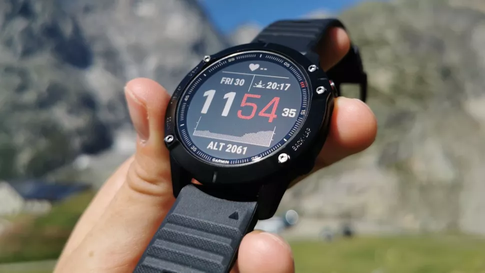 GARMIN FENIX 7 SERIJA BE AMOLED EKRANO?